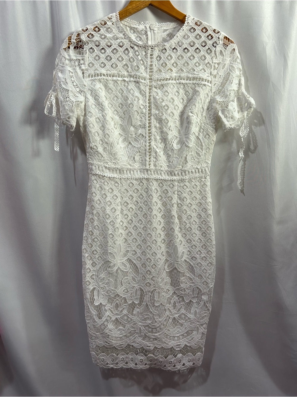 NWOT main Strip White Floral sheath dress